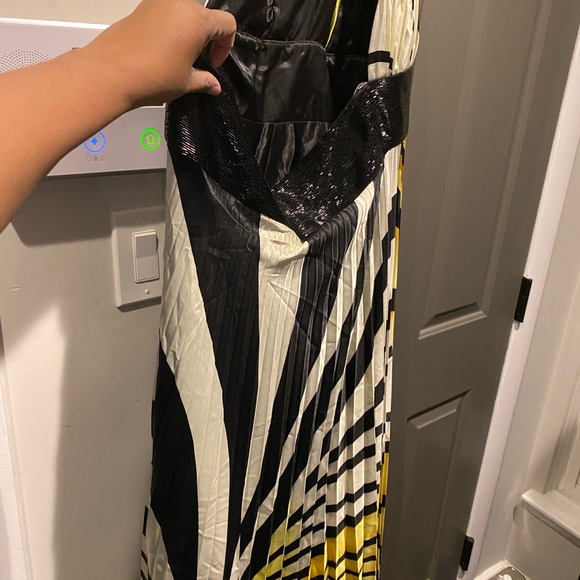 Formula Halter Formal Yellow, Black, & White Gown - Picture 5 of 8